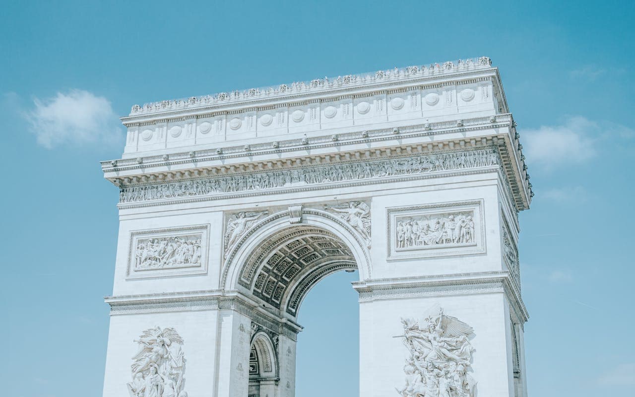 Frontal view of the Arc de Triomphe