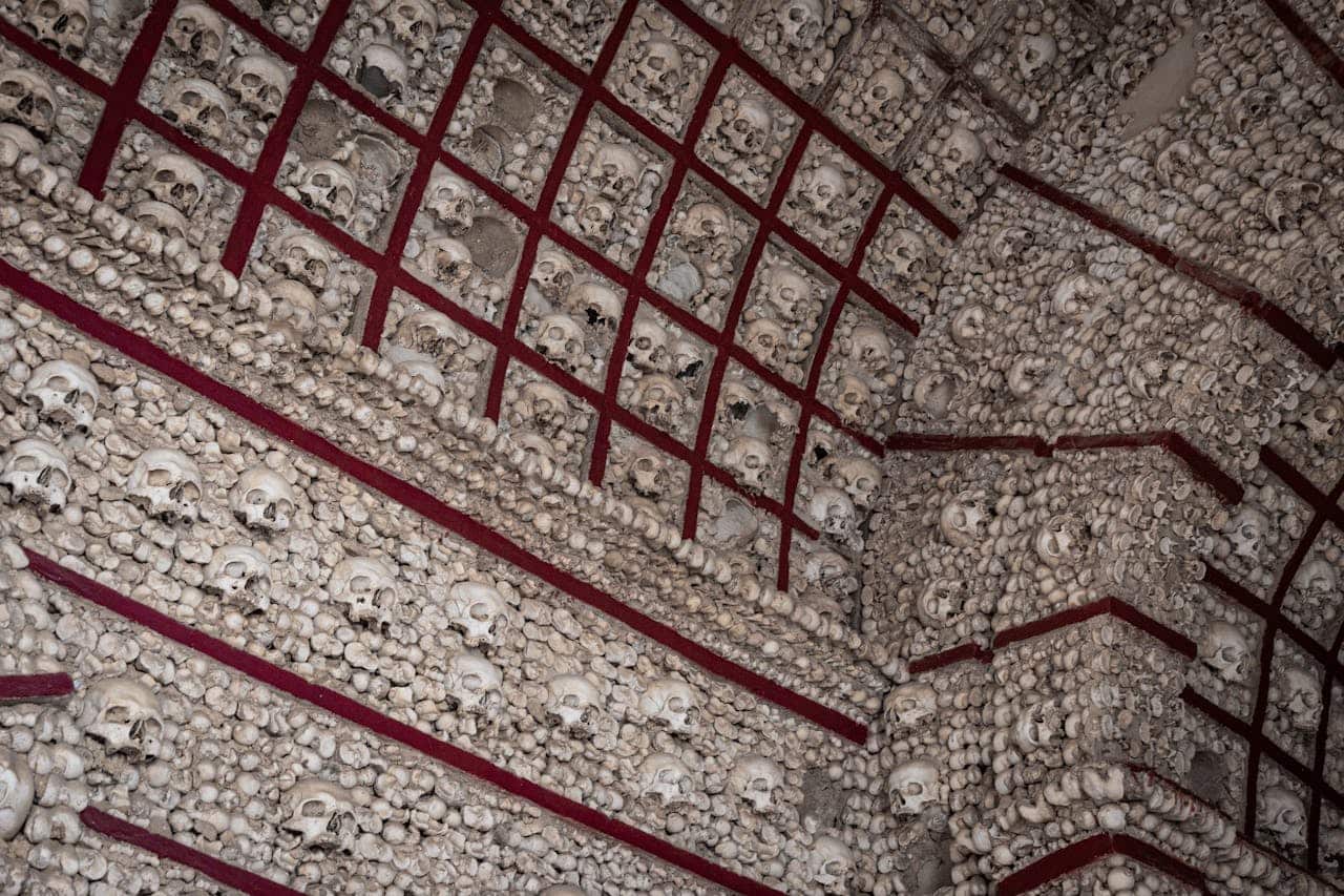 Roof show of Capela dos Ossos, where you can see the design of the inner walls made with human bones and skulls.