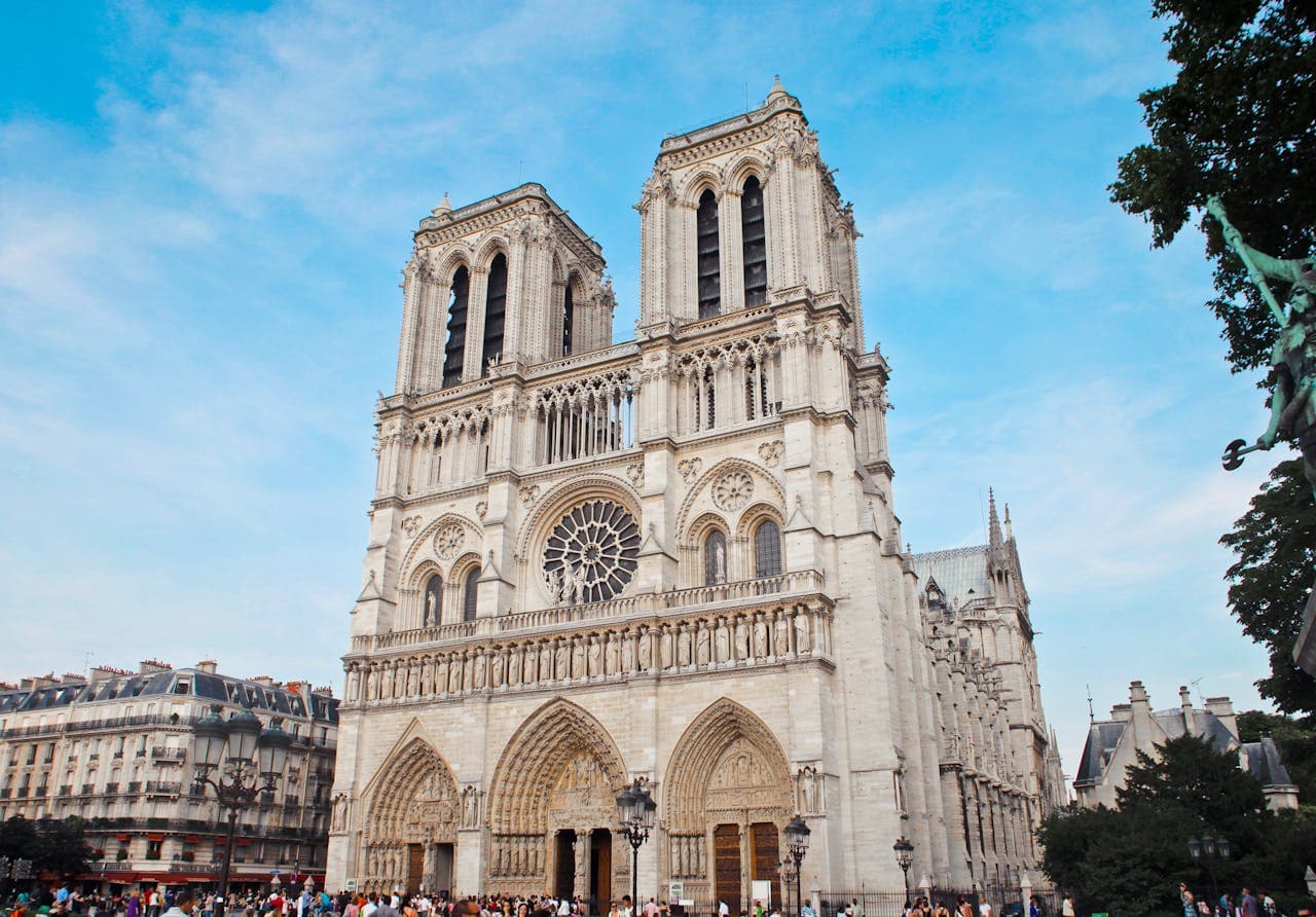 Frontal view of the Notre Dame cathedral.